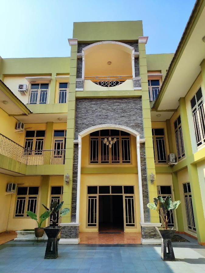 Hotel Randik Sekayu Exterior photo